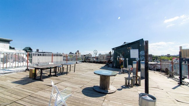 Building Photo - 3 br, 1 bath Apartment - 27 Arion Pl Apt 110