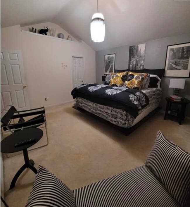 Foto del edificio - Room in House on Klondike River Rd