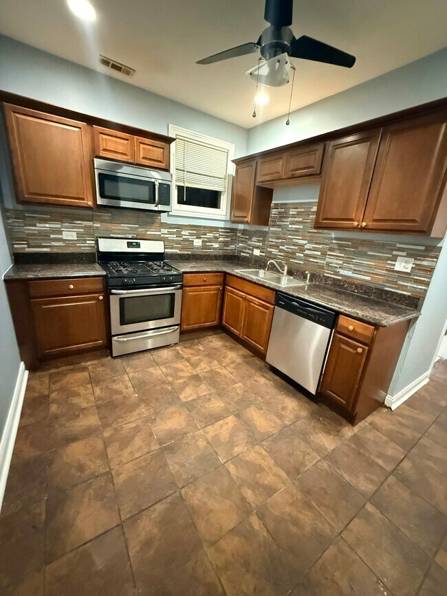 Building Photo - 7942 S Harvard Ave