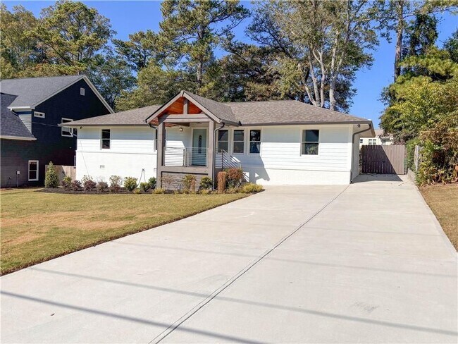 Foto del edificio - 1912 Canmont Dr NE