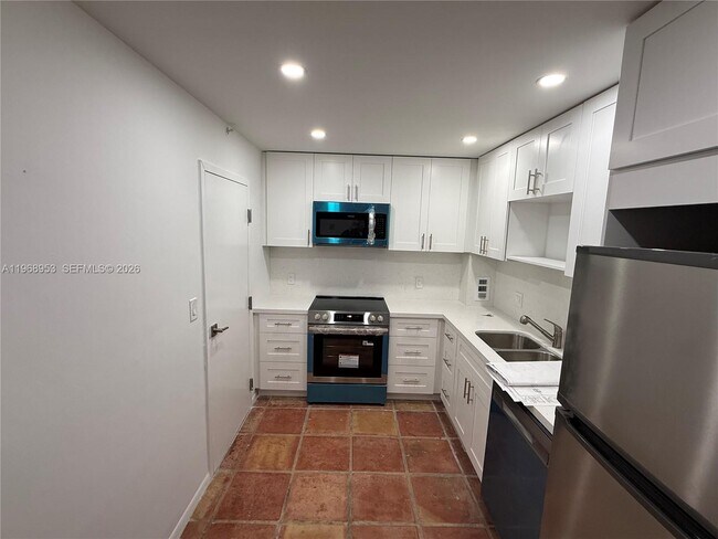 Foto del edificio - 90 Edgewater Dr