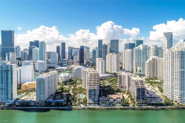 Building Photo - 520 Brickell Key Dr