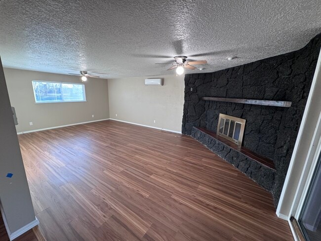 Building Photo - 11427 Angelina Pl NE