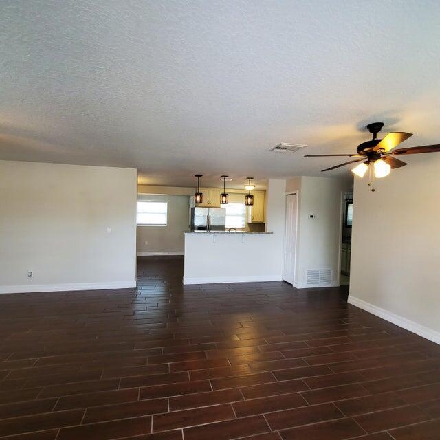 Building Photo - 2565 Stratford Dr
