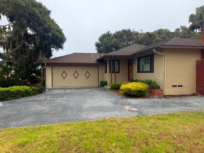 Foto del edificio - 707 Marino Pines Rd