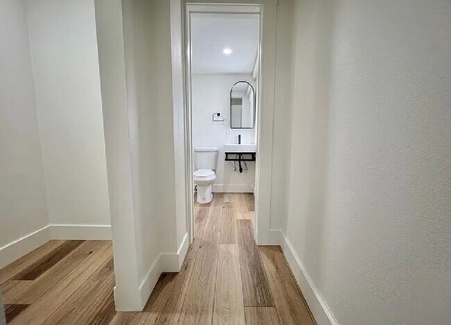 Foto del edificio - Beautiful Newly Remodeled HUGE 3 bedroom
