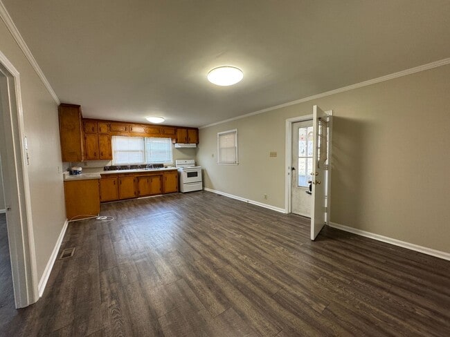Foto del edificio - MOVE-IN READY!