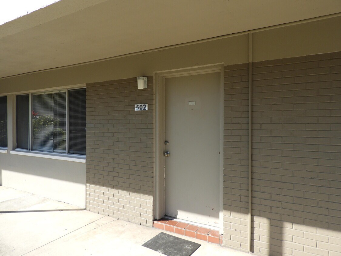 Primary Photo - 800 N Fiske Blvd