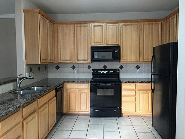 Building Photo - 2865 Westhollow Dr