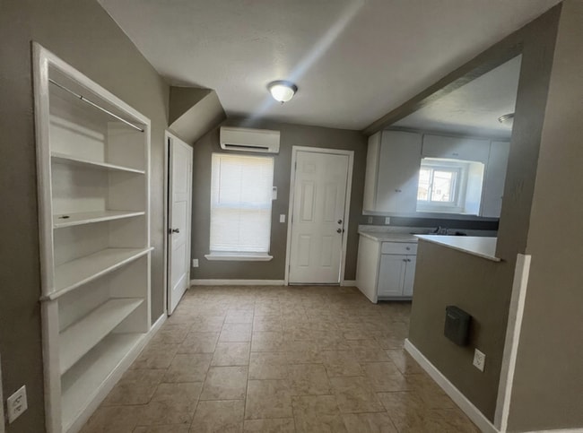 Foto del edificio - New Management, New Look, New You!