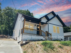 Building Photo - 3412 Ashland Ave