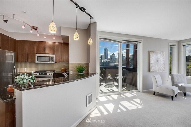 Building Photo - $500 Off Move in by 8/15 - Chic City Retre...