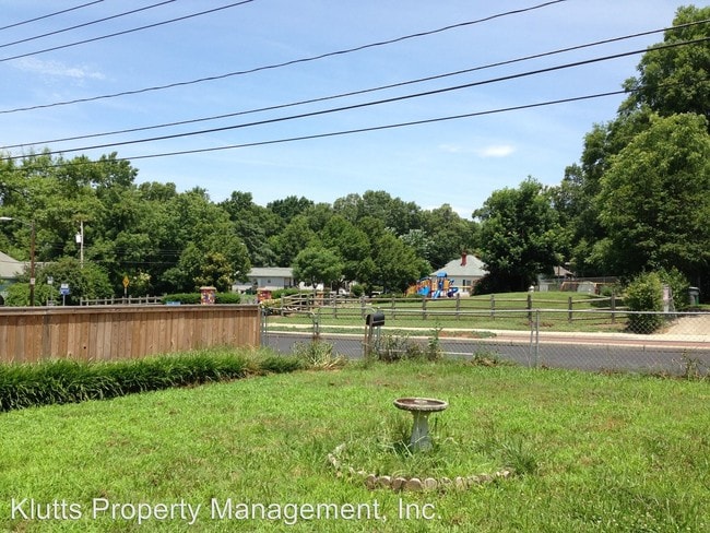 Building Photo - 1324 Parkwood Ave