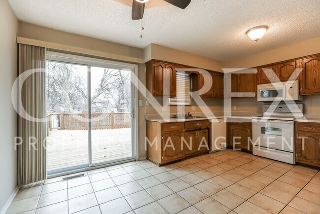 Foto del edificio - 3 Bdrm, 2.5 Bath move in ready in Lee's Su...