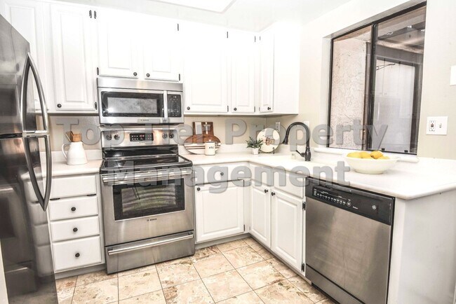 Foto del edificio - Very nice 2 bed / 2.5 bath / 1,185 sqft Walnut Creek Townhouse in desirable Main Chance Estates D...