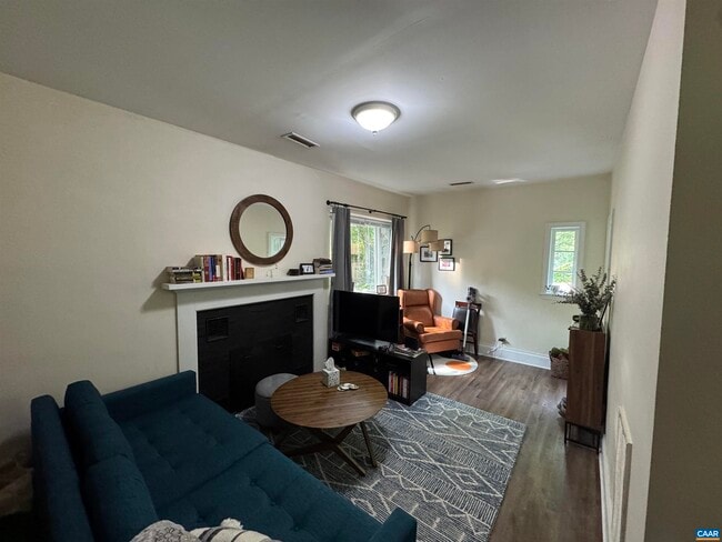 Building Photo - 1820 Rugby Pl