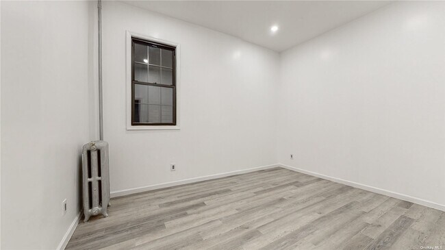 Building Photo - 236 Hull St
