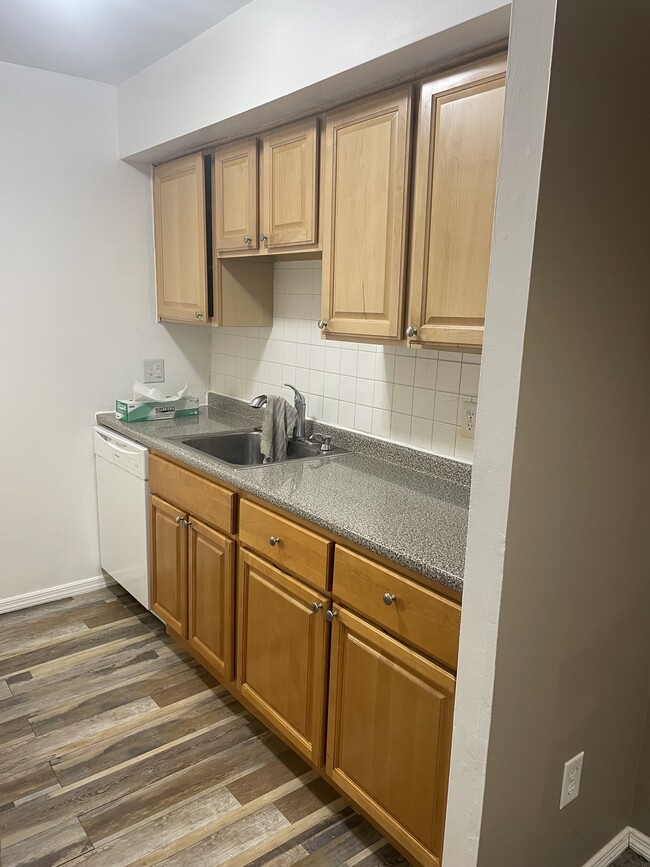 Kitchen - 9485 Woodbridge Rd