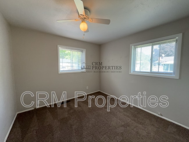 Building Photo - 5902 Mendota Dr