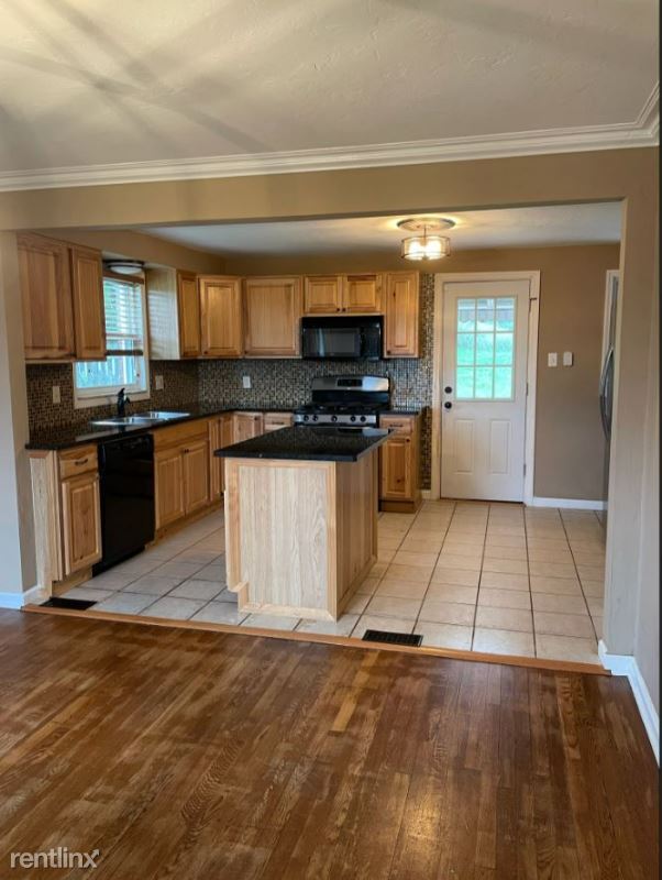 Building Photo - 3 br, 2 bath House - 201 Broughton Rd