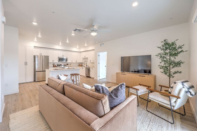 Interior Photo - Landing 36