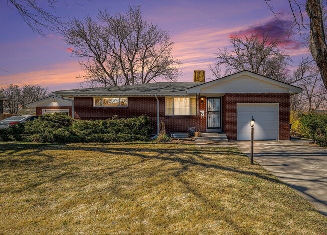 Spacious 4 bedroom home in the heart of Wheat Ridge! - Spacious 4 bedroom home in the heart of Wheat Ridge!