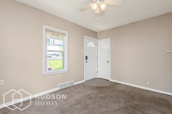 Building Photo - AVAILABLE NOW! - 2320 Webster Ave, West Mi...