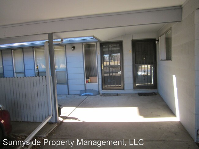 Building Photo - 425 Manhattan Dr