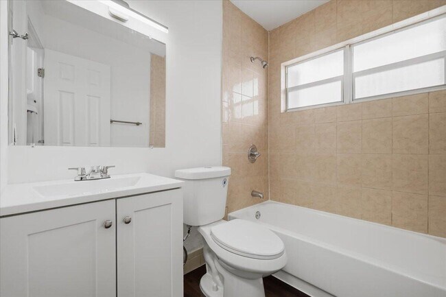 Foto del edificio - 3913 NW 76th Terrace