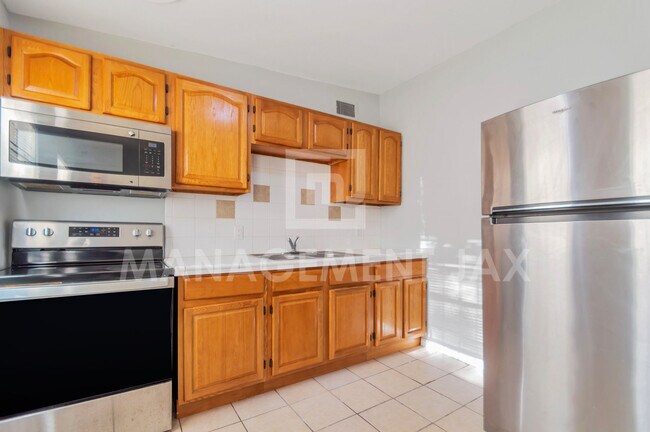 Building Photo - 6109 Strawflower Pl