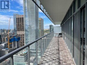 Building Photo - 33 Charles St E