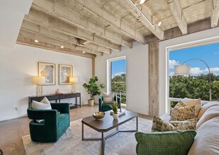 Building Photo - 1115 S Alamo St