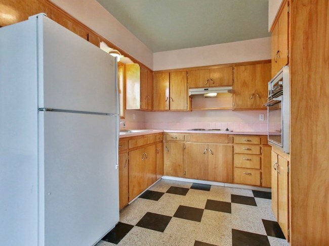 Kitchen - 2881 SE Sherman St