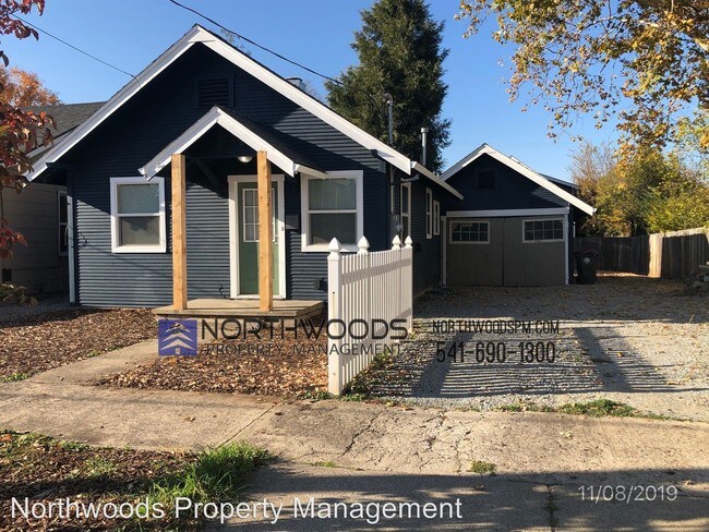 Foto del edificio - 2 br, 1 bath House - 321 Maple St