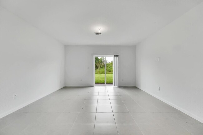 Foto del edificio - 662 Carlyle Wy