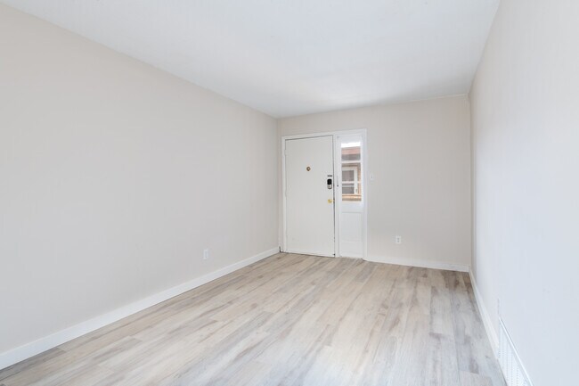 Foto del edificio - Forest Creek Apartments