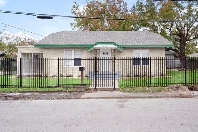 Foto del edificio - 5001 McKinney St