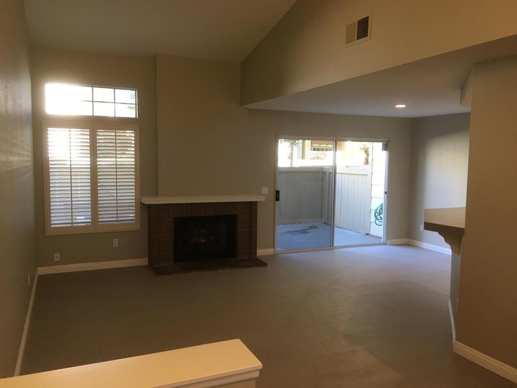 Building Photo - 2271 Hawthorne Pl