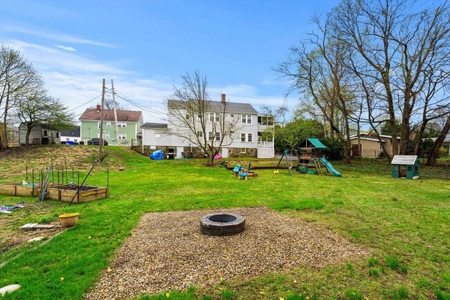 Foto del edificio - 9 Maple Cir