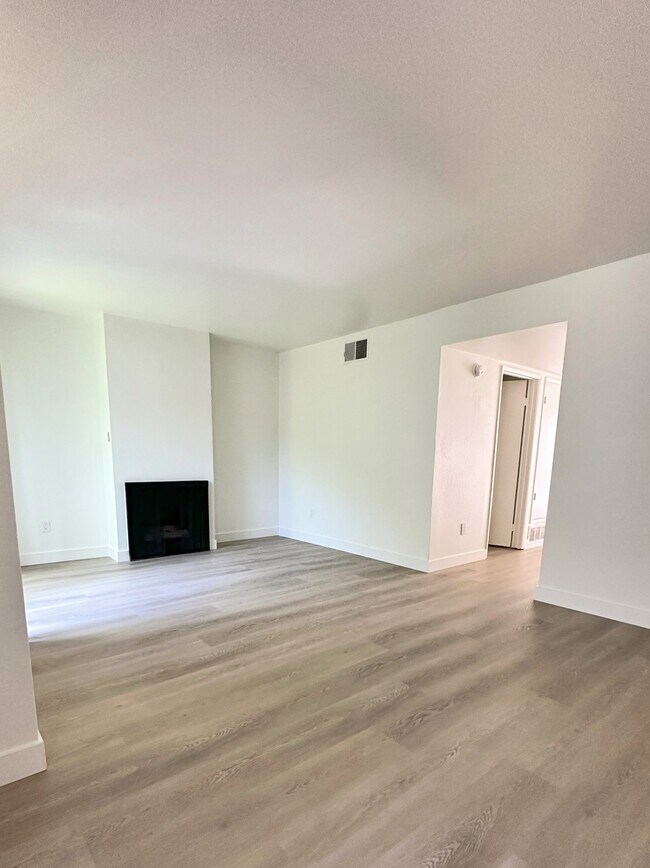 Foto del edificio - 10125 De Soto Ave