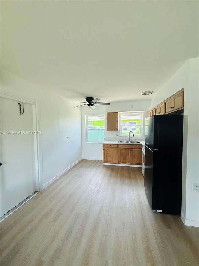 Foto del edificio - 2423 Jeffcott St