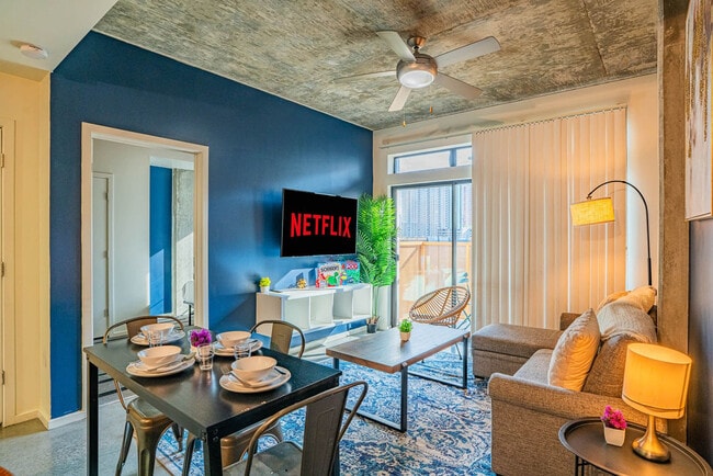 Building Photo - 333 E Roosevelt St