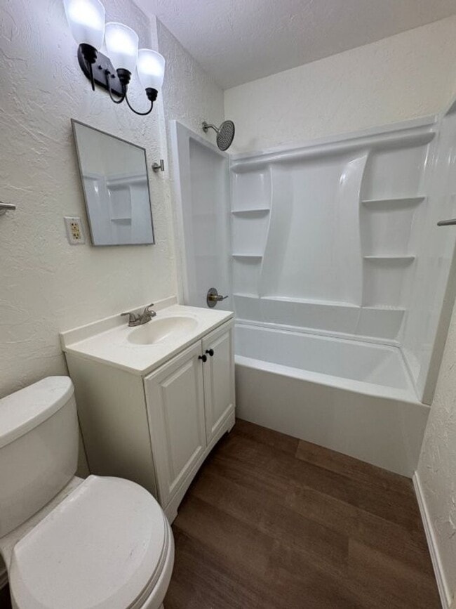 Photo - two bed One bath home in Midwest City!