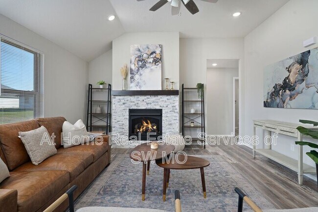 Building Photo - 528 S Evergreen Ave