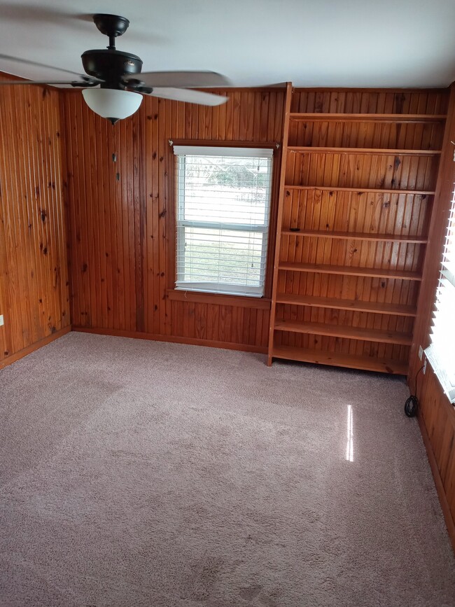 1 bed room - 215 Caplin Dr