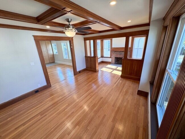 Building Photo - 14 White St