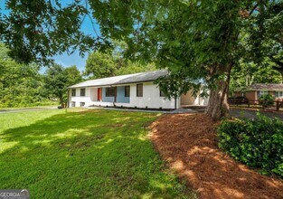 Building Photo - 2371 Holly Springs Rd