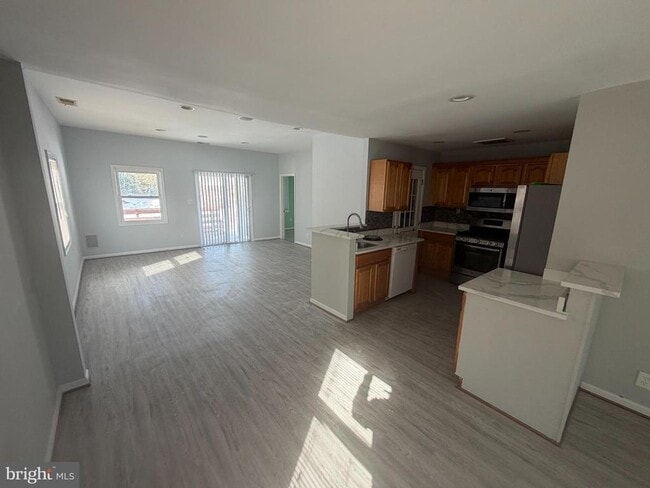 Building Photo - 7608 Leonard Dr