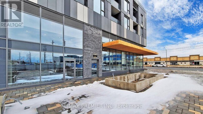 Photo du bâtiment - 498-1498 Caldari Rd
