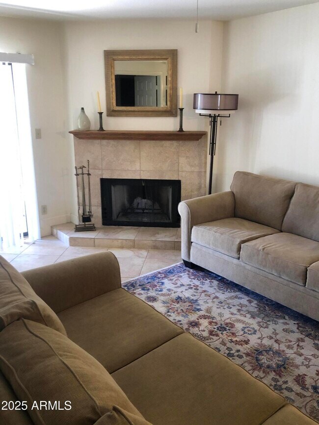 Foto del edificio - 9430 E Mission Ln
